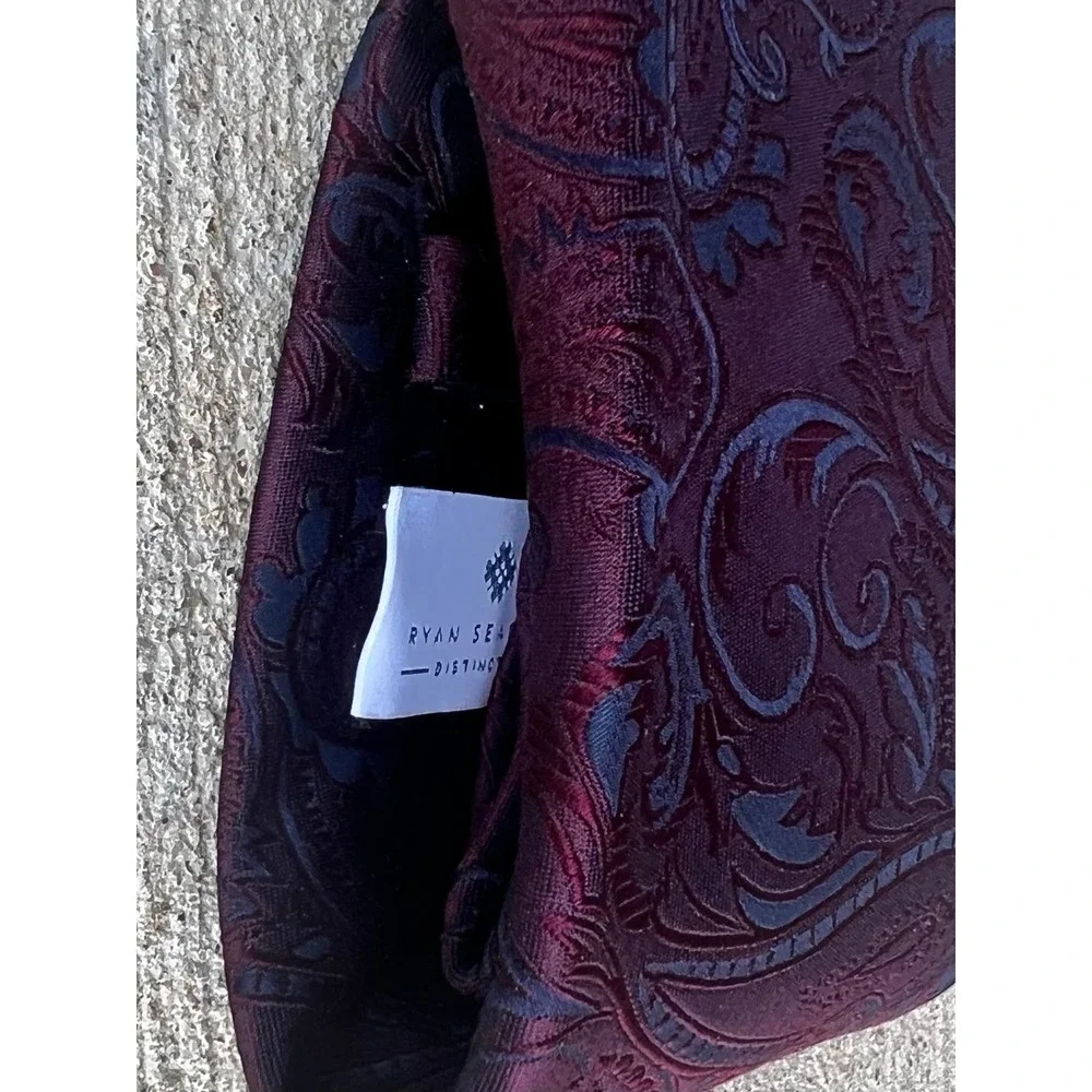 Ryan Seacrest Distinction Mens Burgundy Navy Silk Jacquard Paisley Tie 3x56
